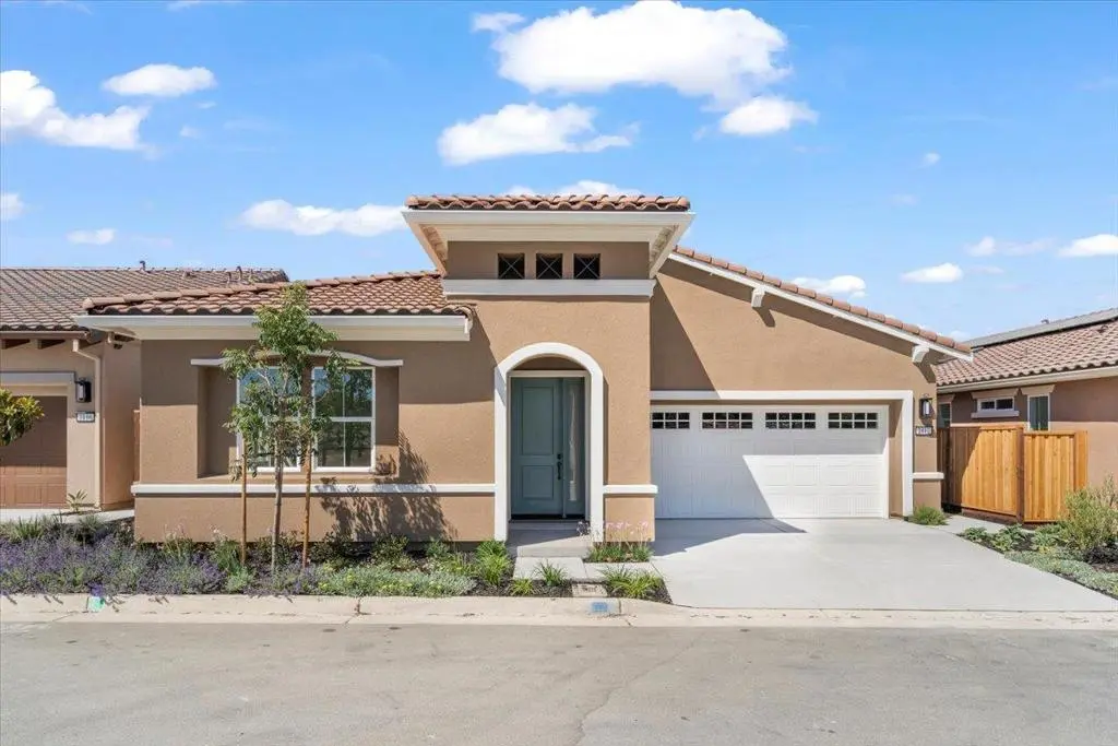 Single Family Residence for sale at 2112 Red Oak Drive, Hollister, CA featuring 2 beds and 2 baths