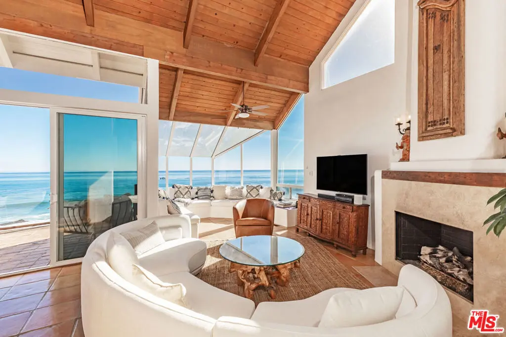 Residential Lease for rent at 24408 Malibu Road, Malibu, Los Angeles County, CA featuring 5 beds and 5 baths
