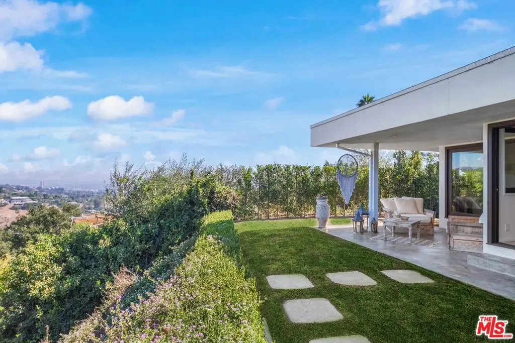 Residential Lease for rent at 10123 Angelo View Drive, Beverly Hills, Los Angeles County, CA featuring 2 beds and 3 baths