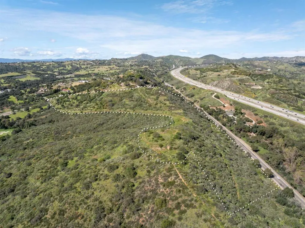 Vista Valle Camino, Fallbrook, CA — listing photo 1