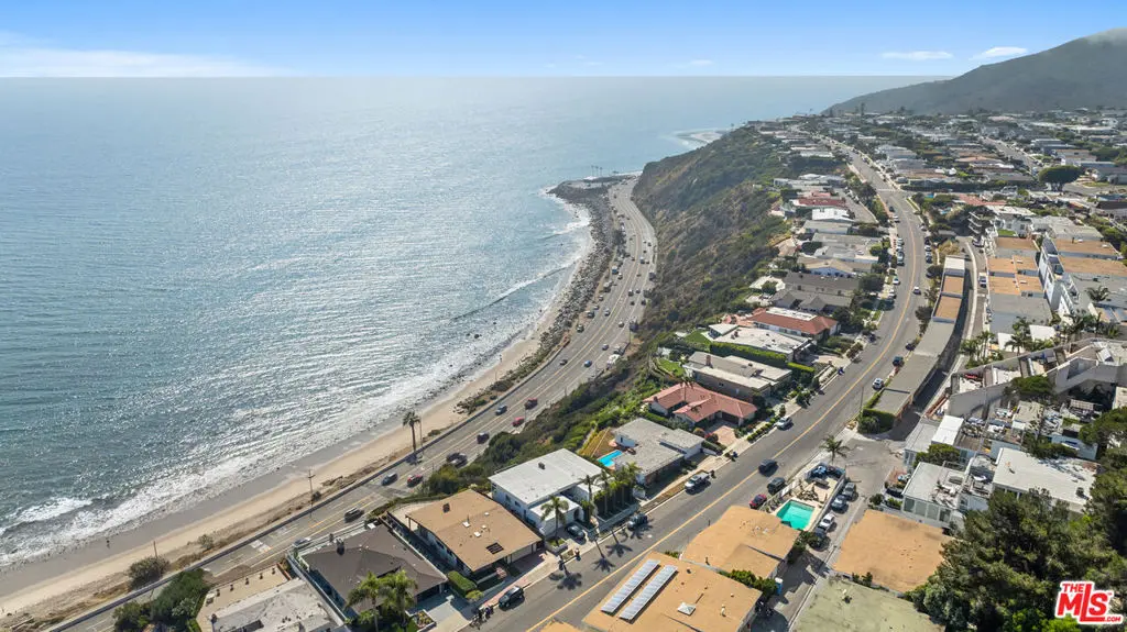 Residential Lease for rent at 18111 Coastline Drive 1, Malibu, Los Angeles County, CA featuring 2 beds and 2 baths