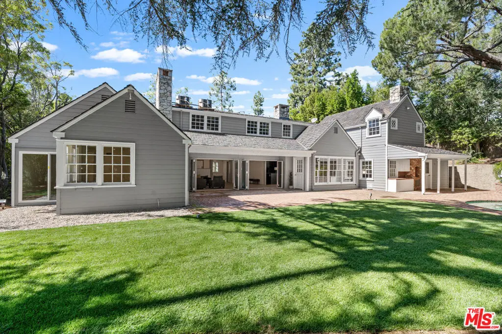 Residential Lease for rent at 926 N ALPINE Drive, Beverly Hills, Los Angeles County, CA featuring 7 beds and 7 baths