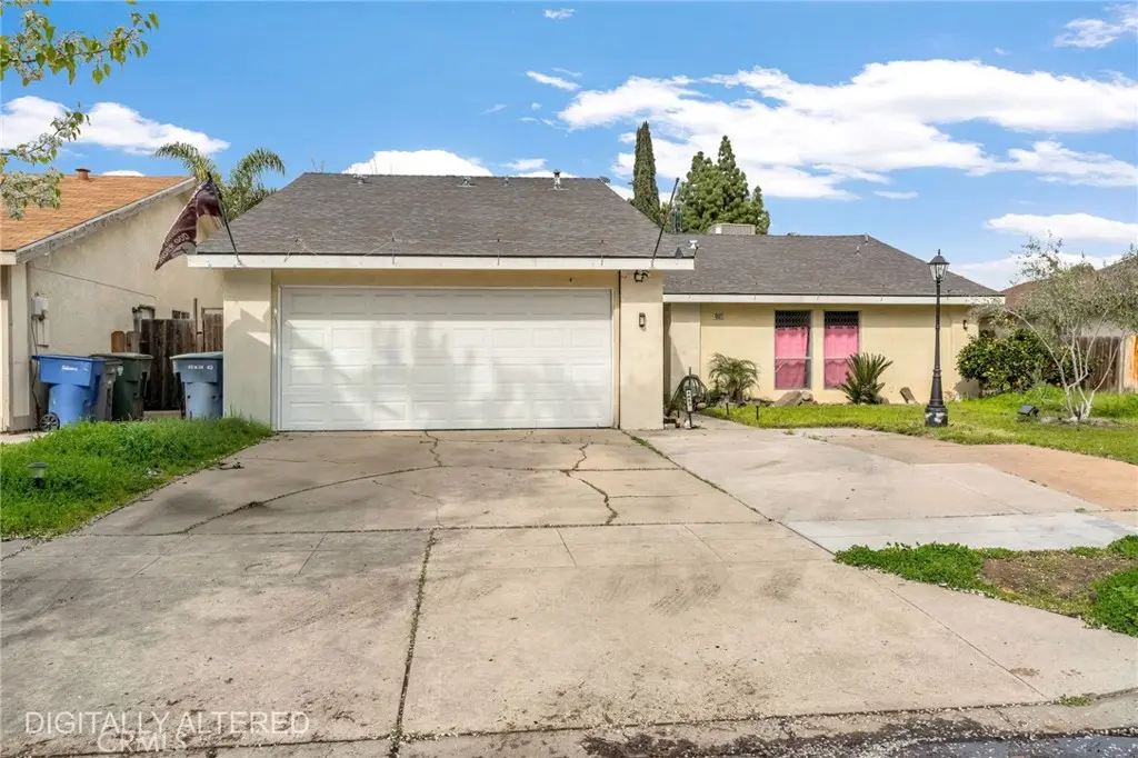 4883 E Geary Street, Fresno, CA — listing photo 1