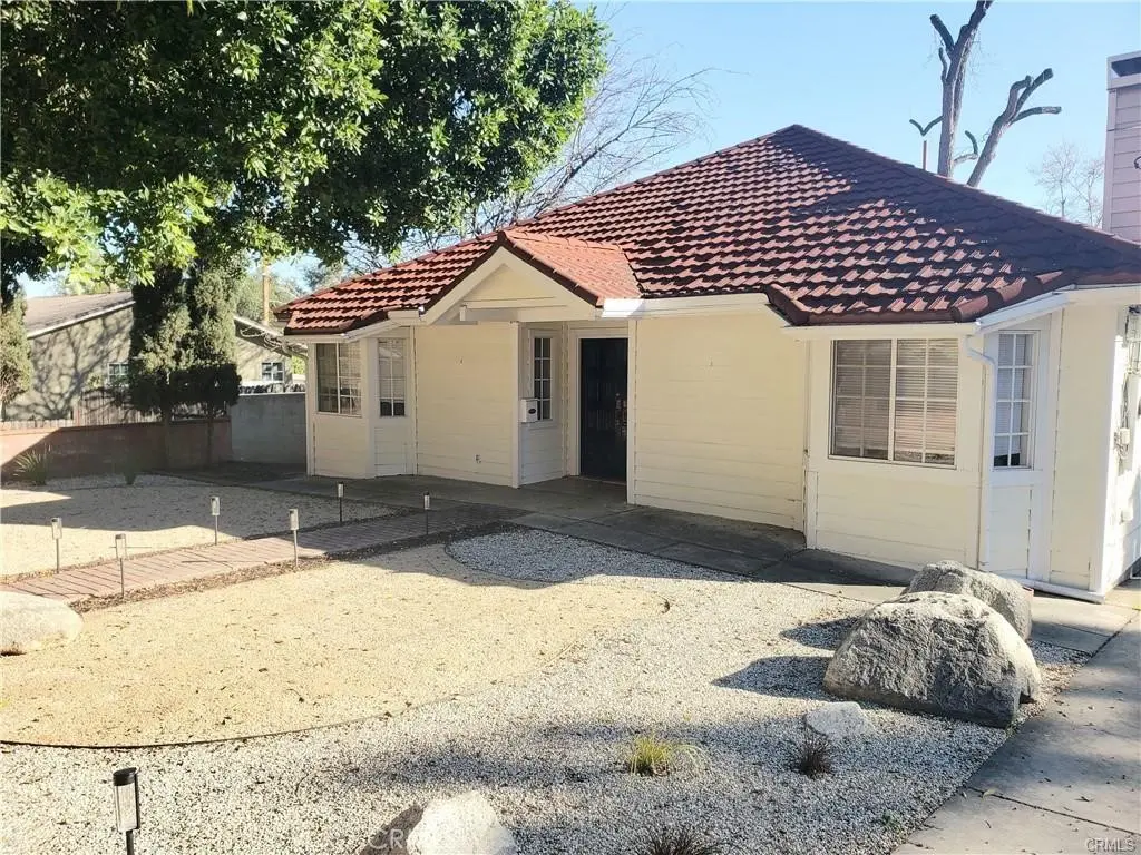 Residential Lease for rent at 148 W Highland Avenue, Sierra Madre, Los Angeles County, CA featuring 3 beds and 2 baths