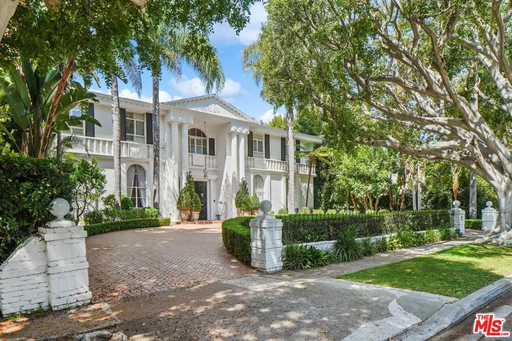 Residential Lease for rent at 717 N Rodeo Drive, Beverly Hills, Los Angeles County, CA featuring 6 beds and 6 baths