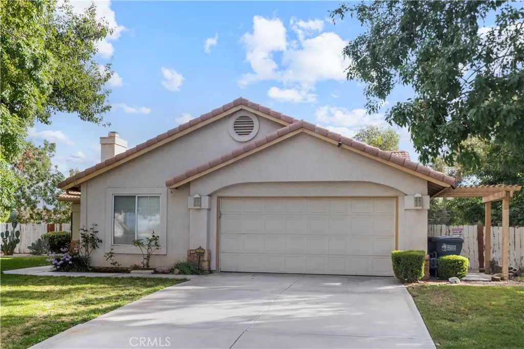 Single Family Residence for rent at 15589 Cheyenne, Hesperia, CA featuring 3 beds and 2 baths