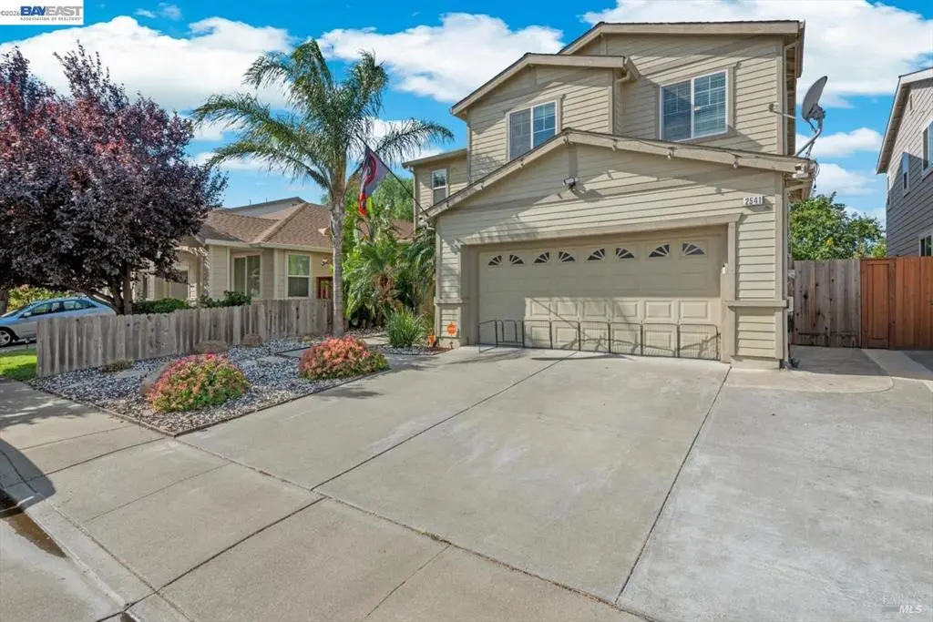 Single Family Residence for sale at 2541 Rowe Dr, Fairfield, CA featuring 5 beds and 3 baths