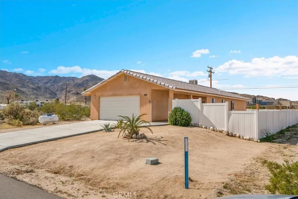 6752 Manzanita Avenue, 29 Palms, CA — listing photo 1