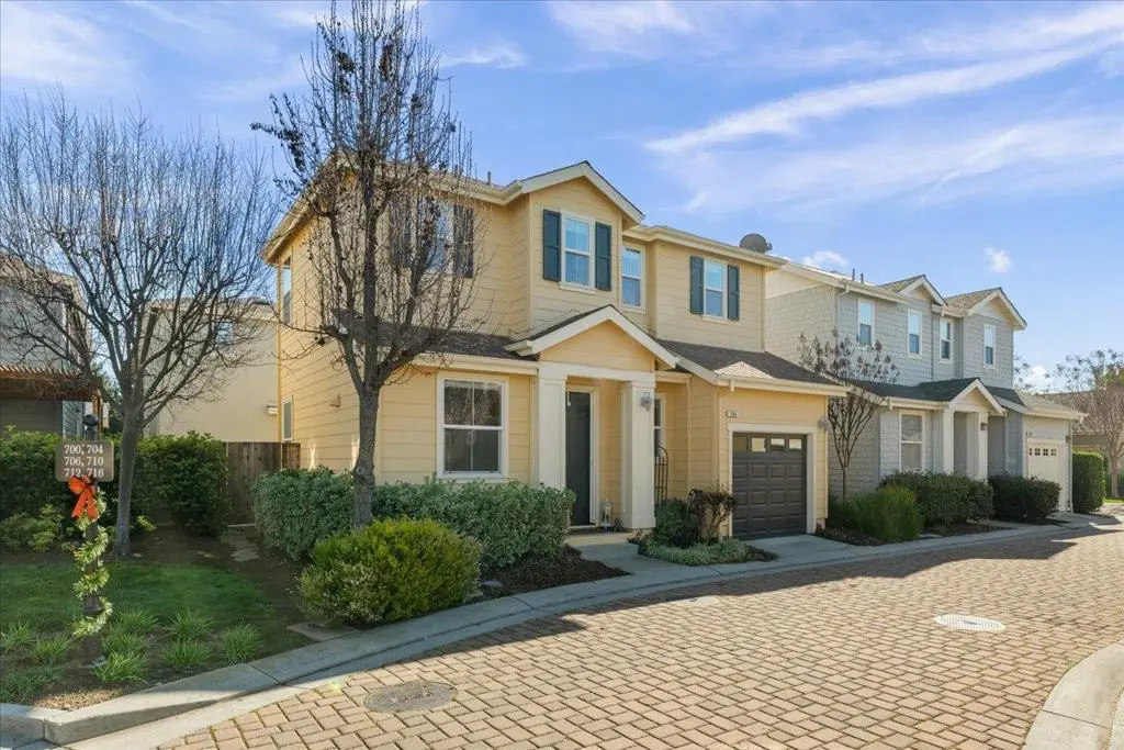 704 Tennyson Drive, Gilroy, CA — listing photo 1