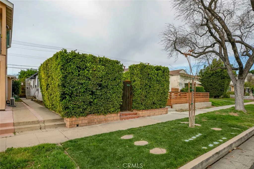 1423 N Hollywood, Burbank, CA — listing photo 1