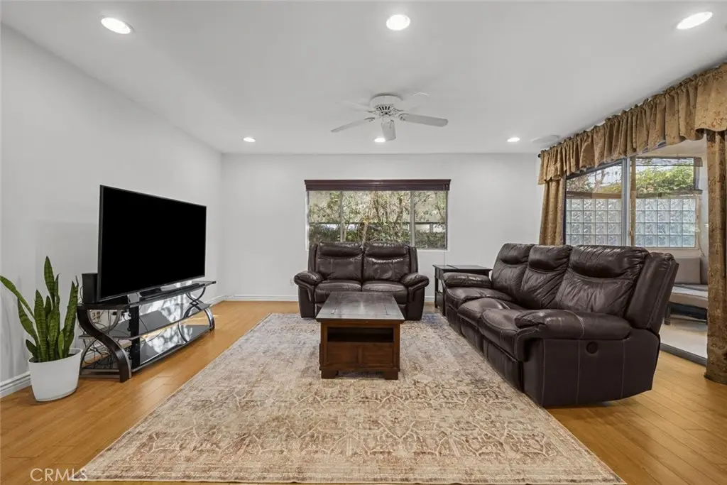 4445 Cartwright Avenue 106, Toluca Lake, CA — listing photo 1