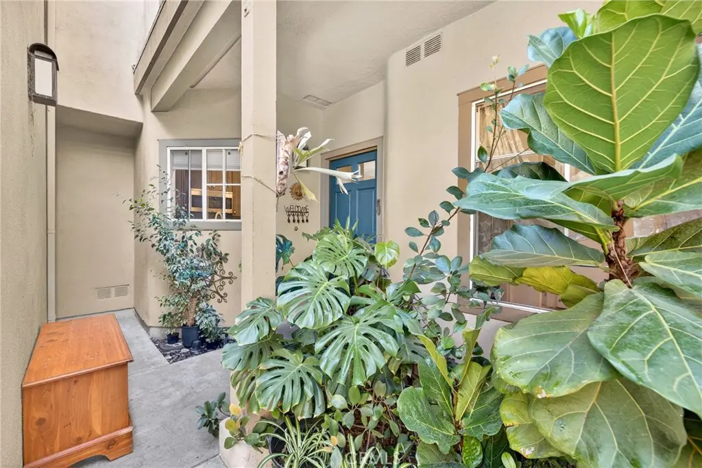 Condominium for sale at 96 Abrigo, Rancho Santa Margarita, CA featuring 2 beds and 2 baths