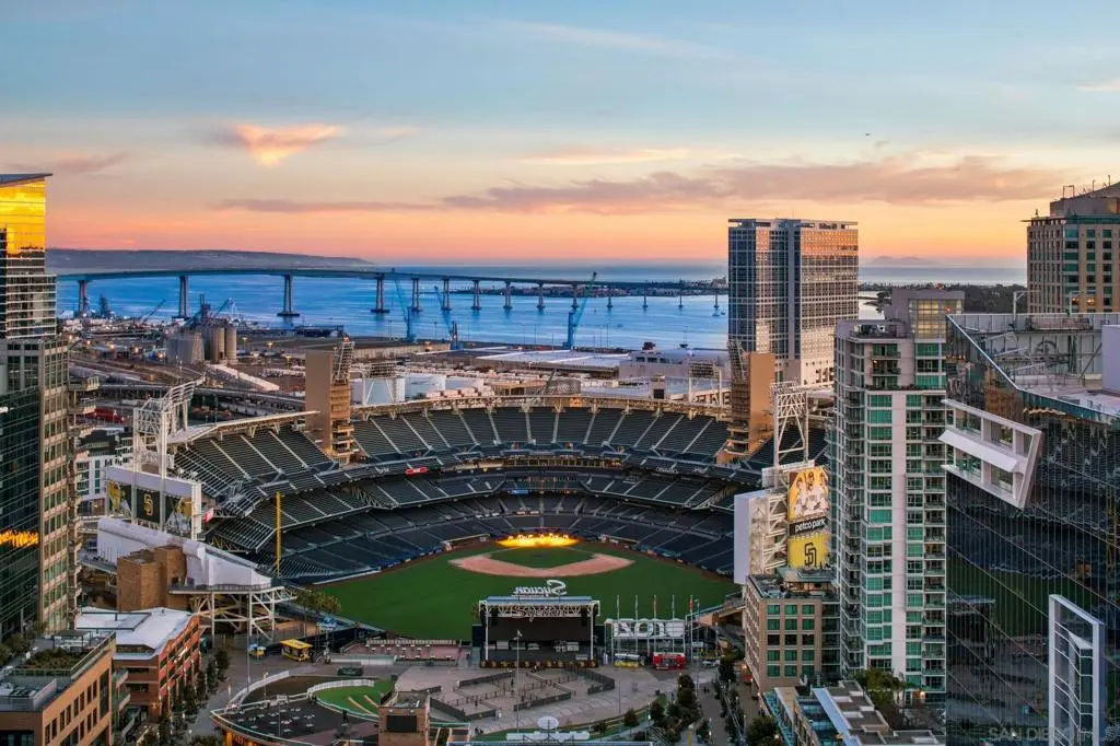 Condominium for sale at 800 The Mark Ln 2801, San Diego, CA featuring 2 beds and 3 baths
