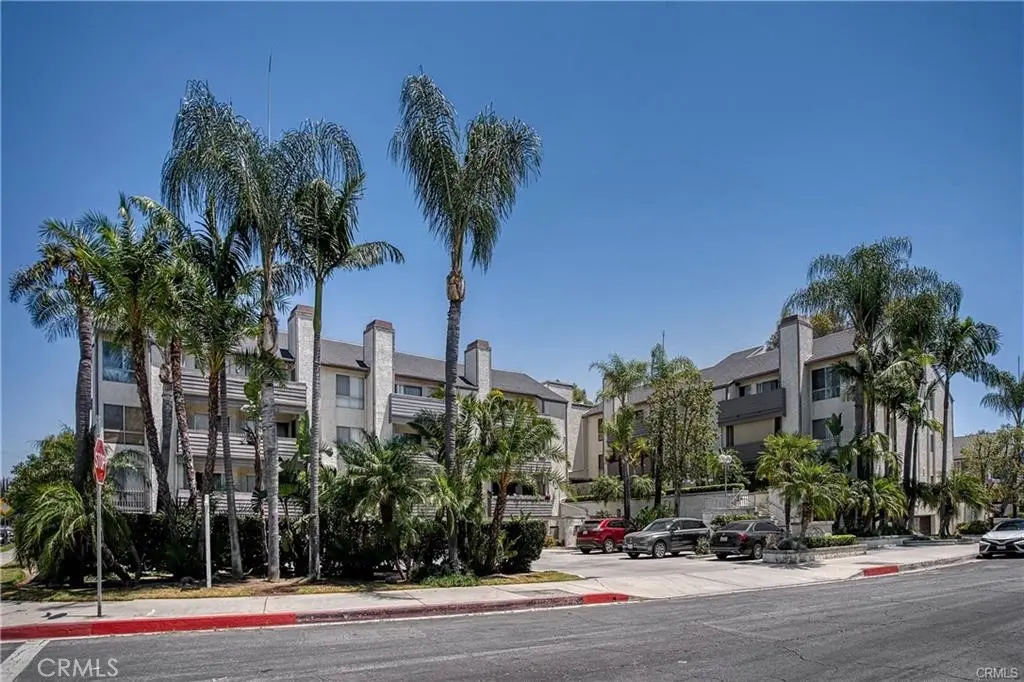 20253 Keswick Street 325, Winnetka, CA — listing photo 1