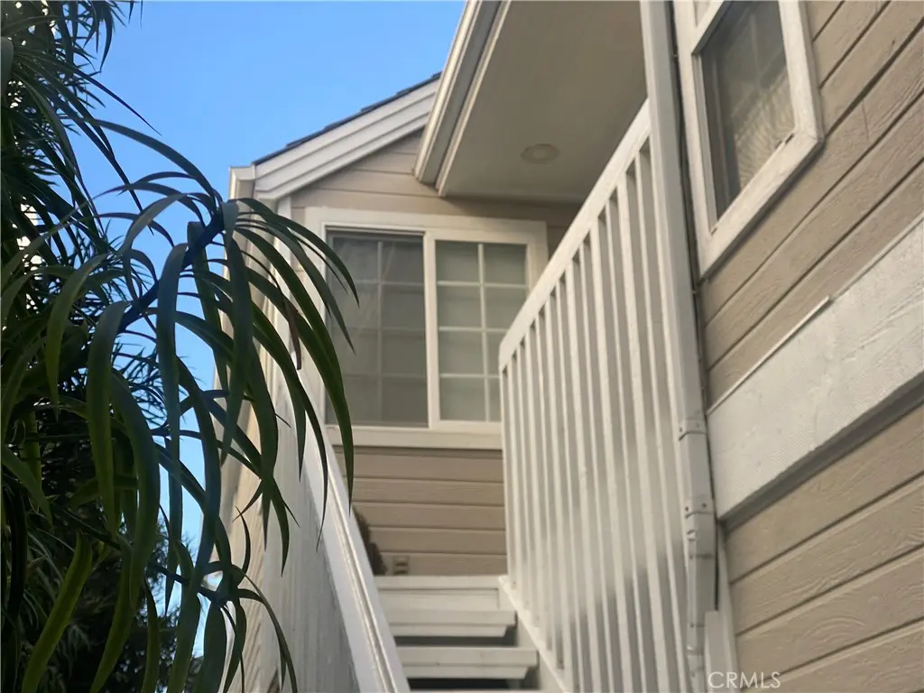 Duplex for rent at 212 1/2 Garnet, Newport Beach, CA featuring 2 beds and 2 baths