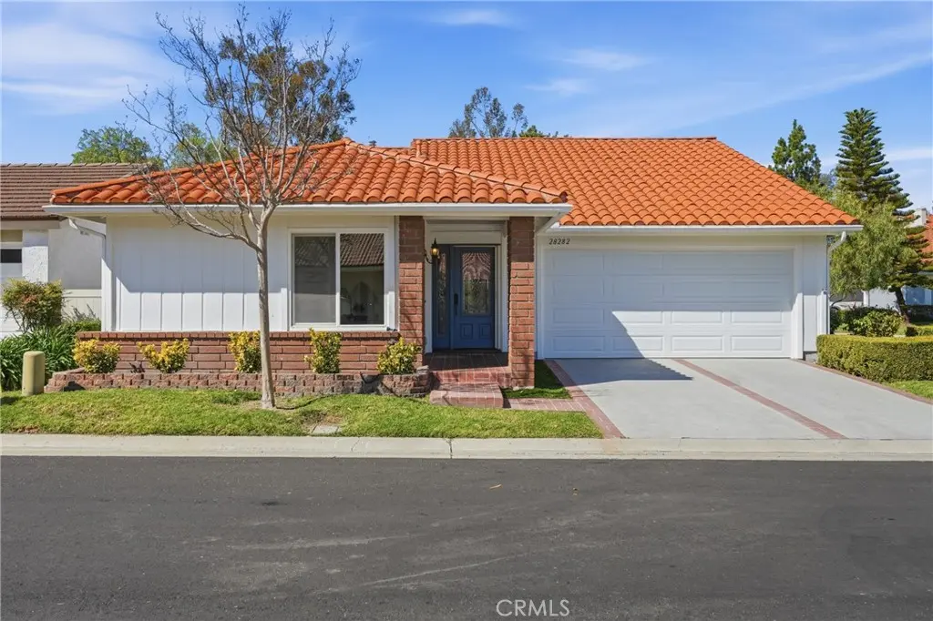 Single Family Residence for sale at 28282 Zarza, Mission Viejo, CA featuring 3 beds and 2 baths