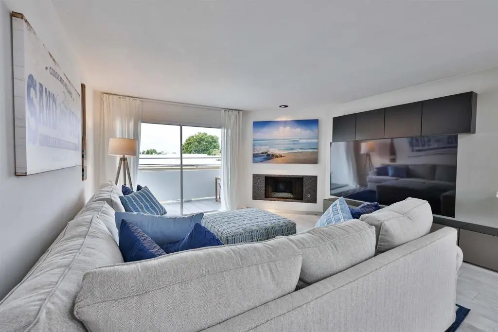 Condominium for rent at 942 D Avenue B, Coronado, CA featuring 2 beds and 3 baths