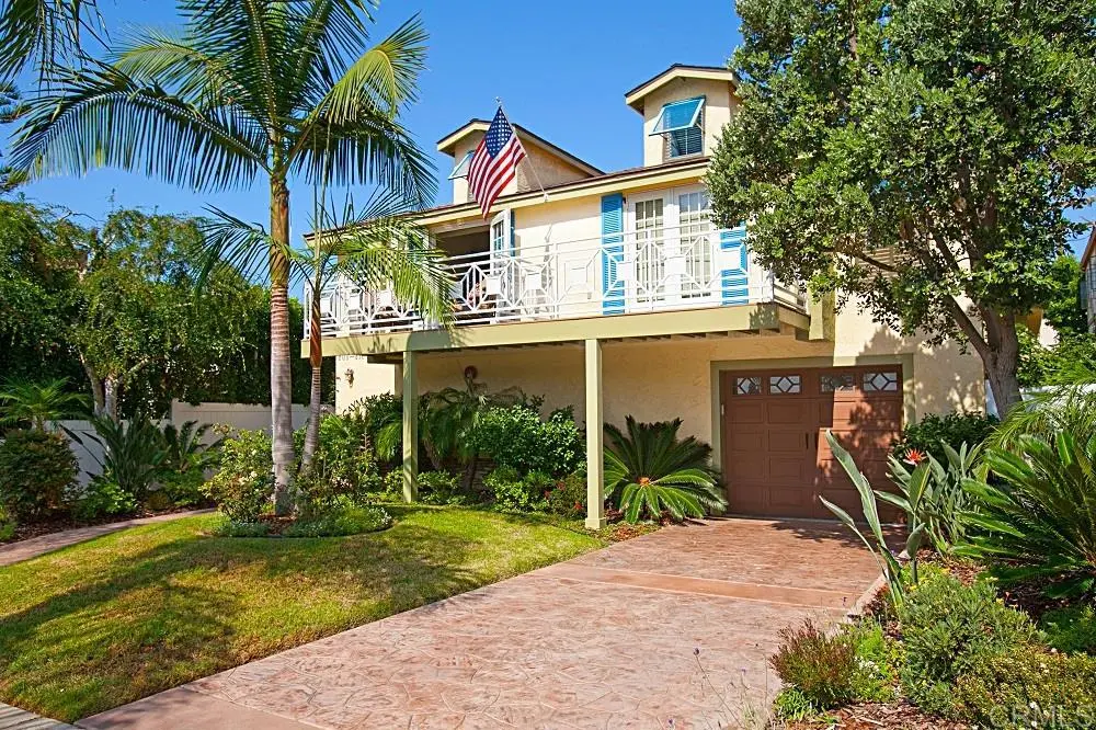 Condominium for rent at 814 D Ave, Coronado, CA featuring 2 beds and 1 bath