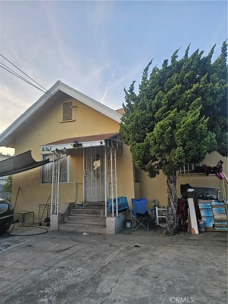 Duplex for sale at 227 W 47th Street, Los Angeles, CA