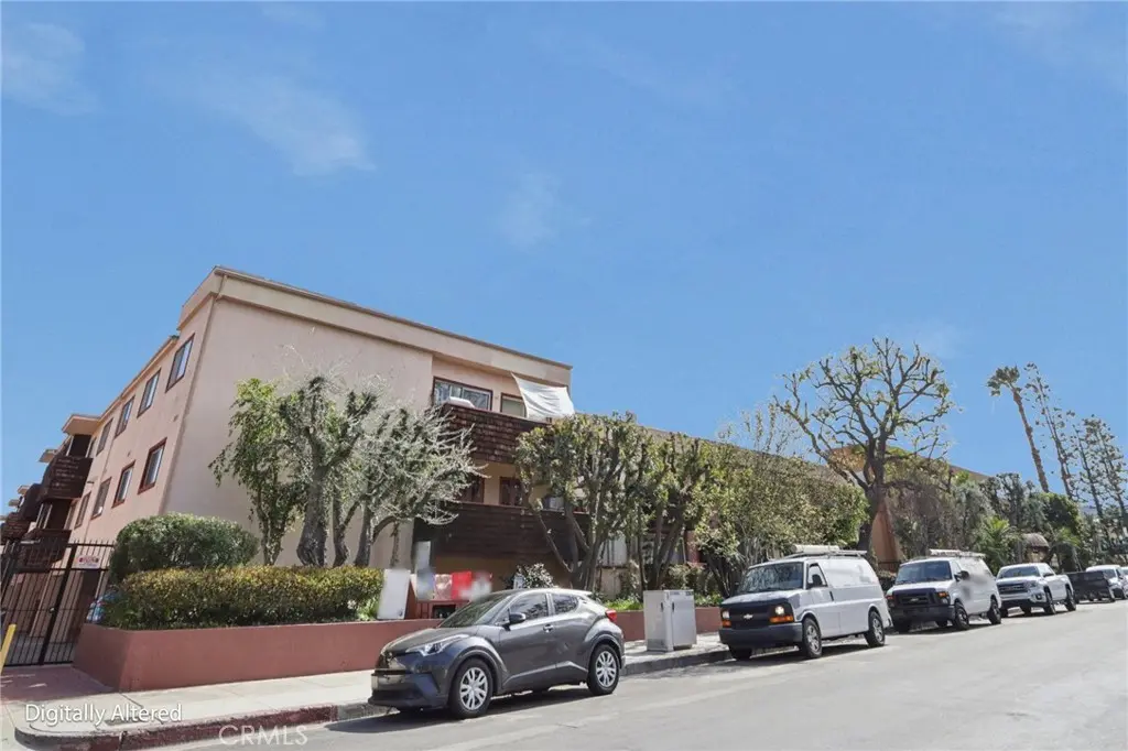 5400 Newcastle Avenue 70, Encino, CA — listing photo 1