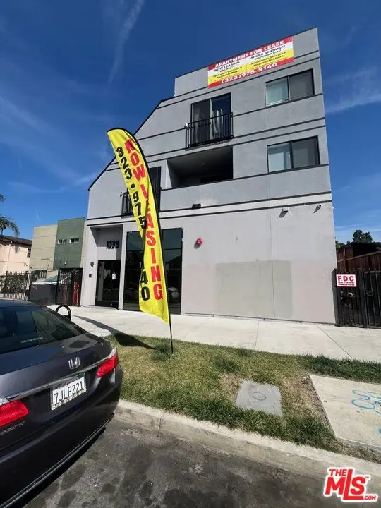 Residential Lease for rent at 1039 E 28th Street 207, Los Angeles, Los Angeles County, CA featuring 1 bed and 1 bath