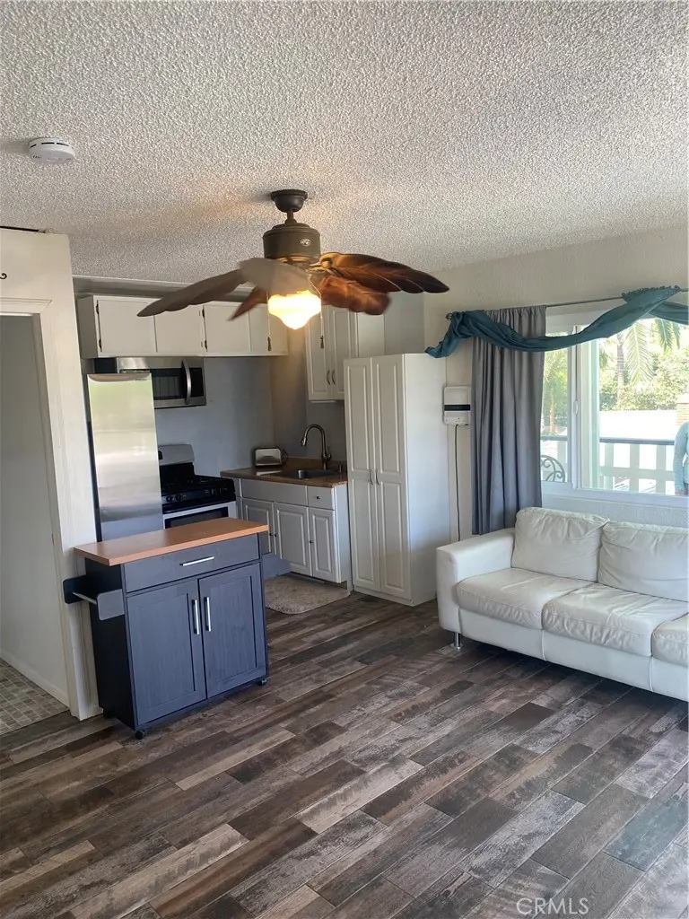 Apartment for rent at 808 Orchard Drive B, Redlands, CA featuring 1 bed and 1 bath