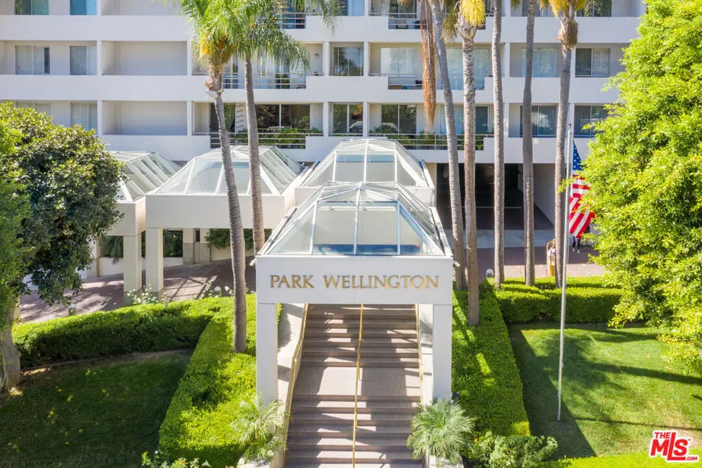 Residential Lease for rent at 1131 Alta Loma Road 602, West Hollywood, Los Angeles County, CA featuring 2 beds and 3 baths