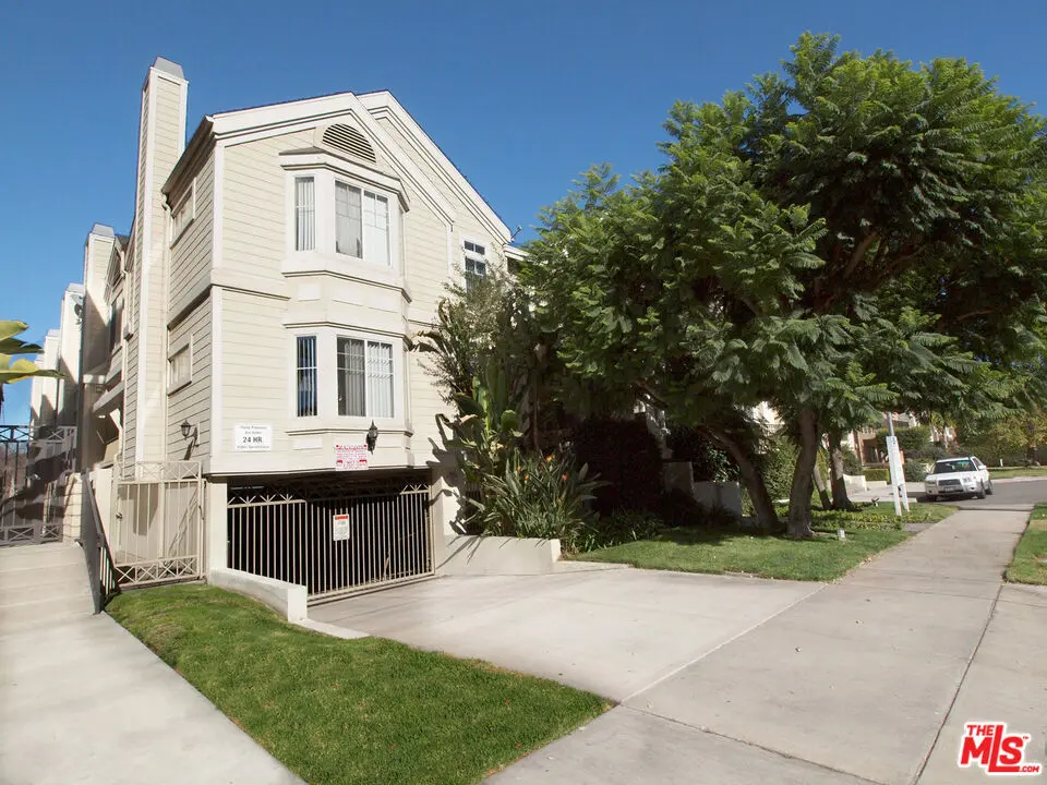 10627 Moorpark Street 4, North Hollywood, CA — listing photo 1