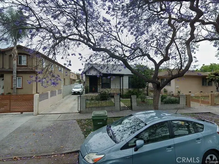 Duplex for sale at 911 E 77th, Los Angeles, CA