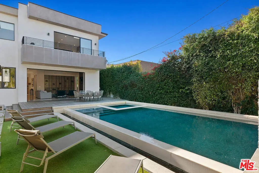 Residential Lease for rent at 6347 Maryland Dr., Los Angeles, Los Angeles County, CA featuring 4 beds and 5 baths