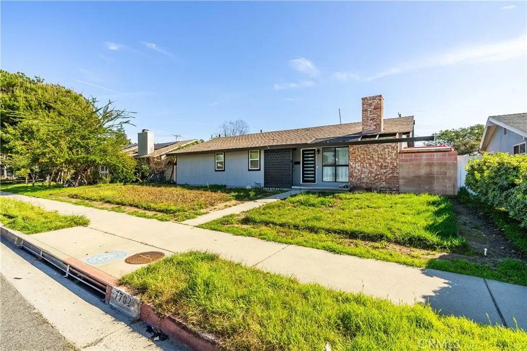 7702 De Soto, Canoga Park, CA — listing photo 1