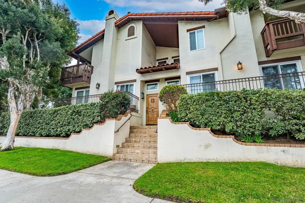 Condominium for sale at 175 Maple Ave 4, Carlsbad, CA featuring 2 beds and 3 baths