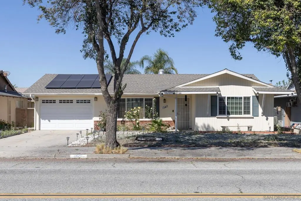 Single Family Residence for sale at 1540 W Whittier Avenue, Hemet, CA featuring 2 beds and 2 baths