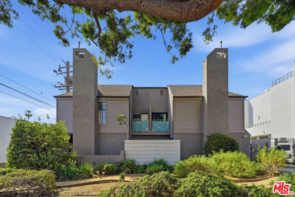 Residential Lease for rent at 1342 Stanford Street 7, Santa Monica, Los Angeles County, CA featuring 2 beds and 3 baths