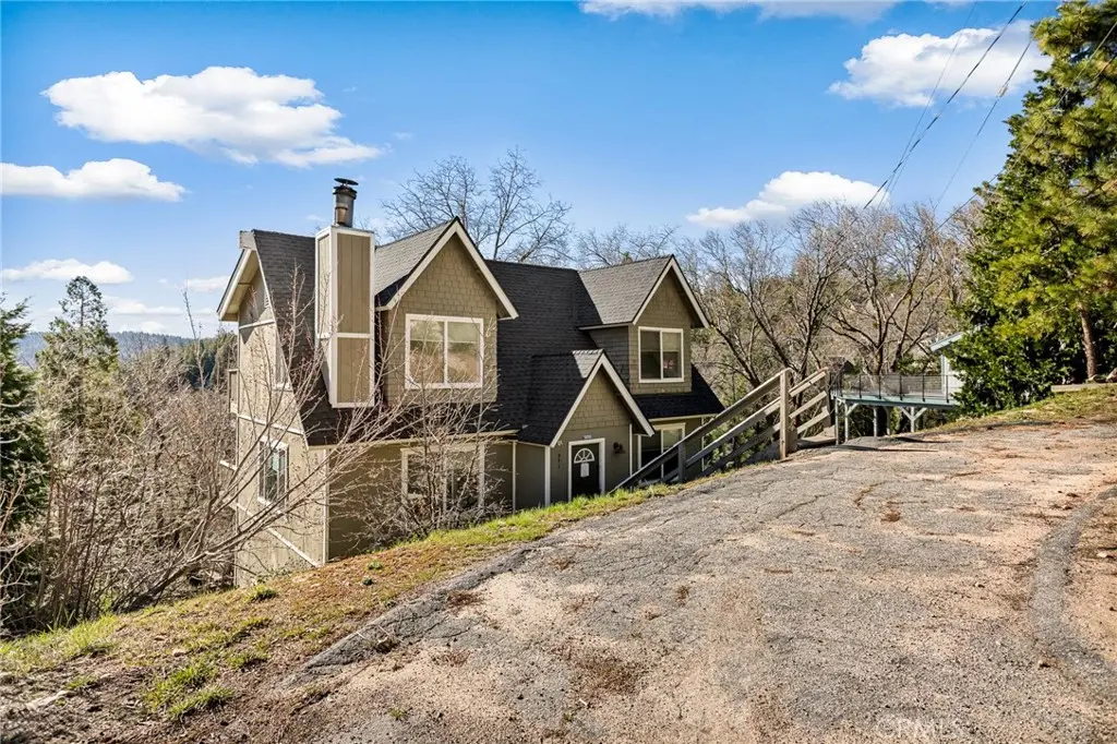 971 Nadelhorn Drive, Lake Arrowhead, CA — listing photo 1