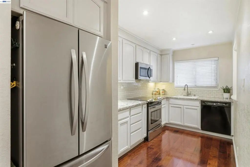 Condominium for sale at 8985 Alcosta Blvd 162, San Ramon, CA featuring 2 beds and 3 baths