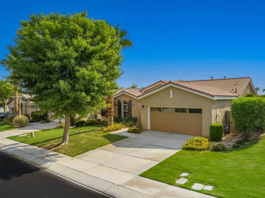 Residential Lease for rent at 60224 Honeysuckle Street, La Quinta, Riverside County, CA featuring 2 beds and 2 baths