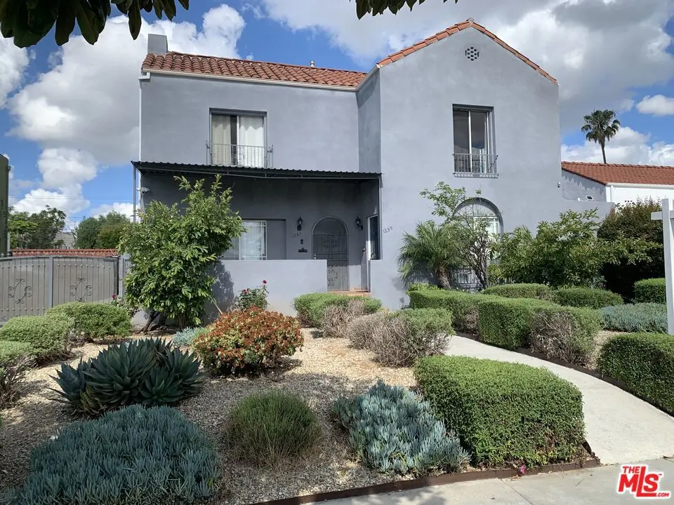 Residential Lease for rent at 1239 S Hudson Avenue, Los Angeles, Los Angeles County, CA featuring 3 beds and 2 baths