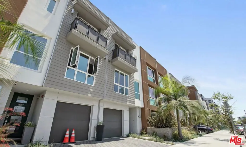 1156 N Orange Drive, Hollywood, CA — listing photo 1
