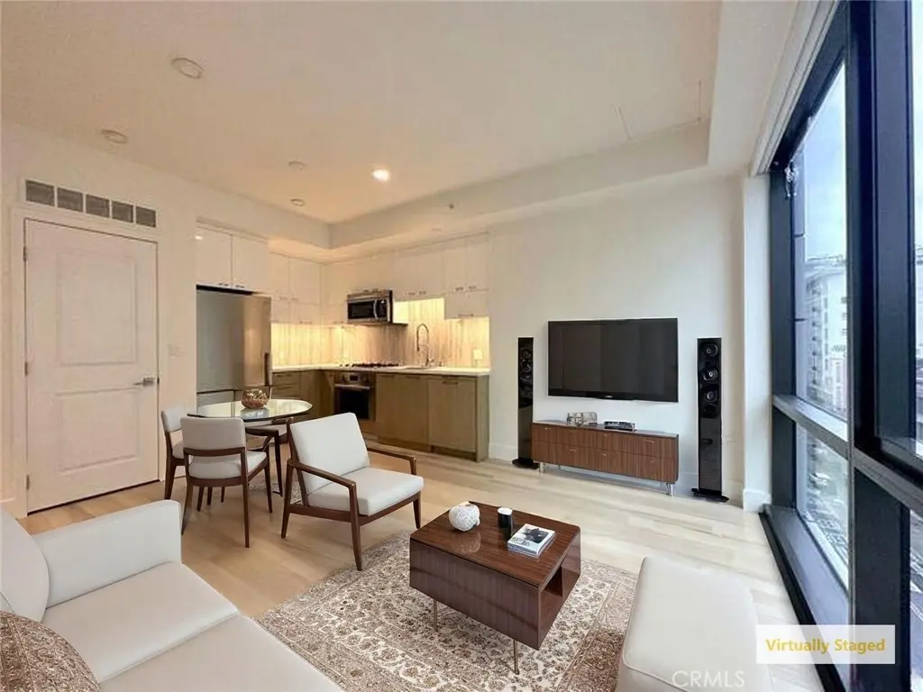 Condominium for sale at 400 S Broadway 606, Los Angeles, CA featuring 1 bed and 1 bath