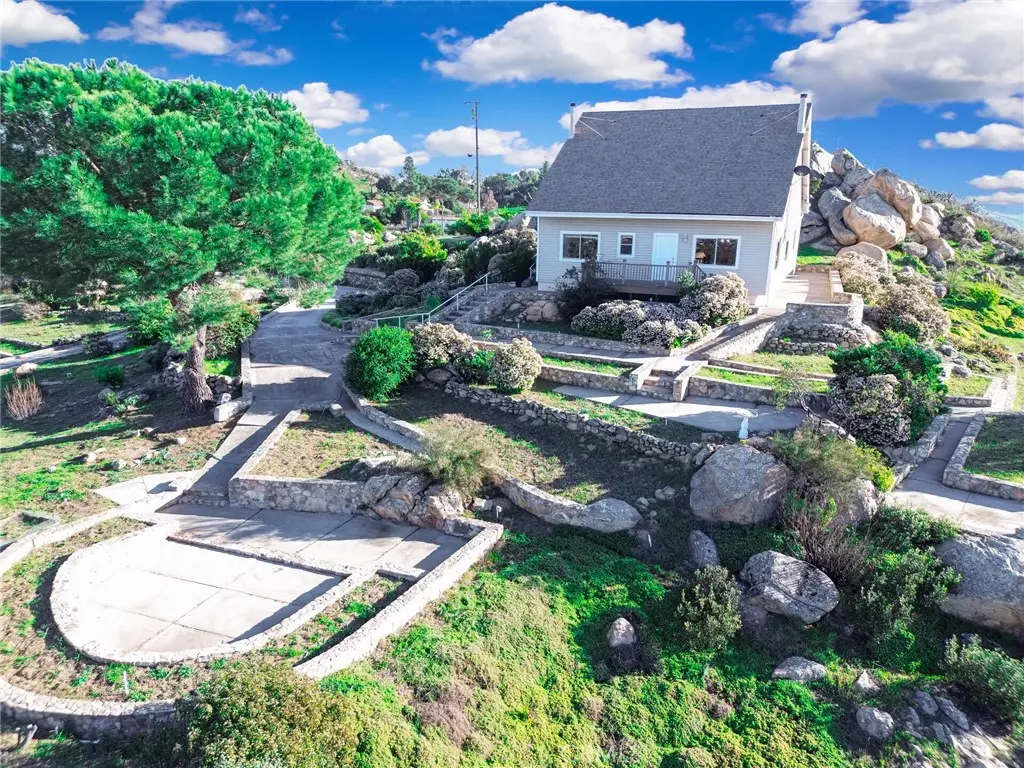 6750 Rainbow Heights Road, Fallbrook, CA — listing photo 1