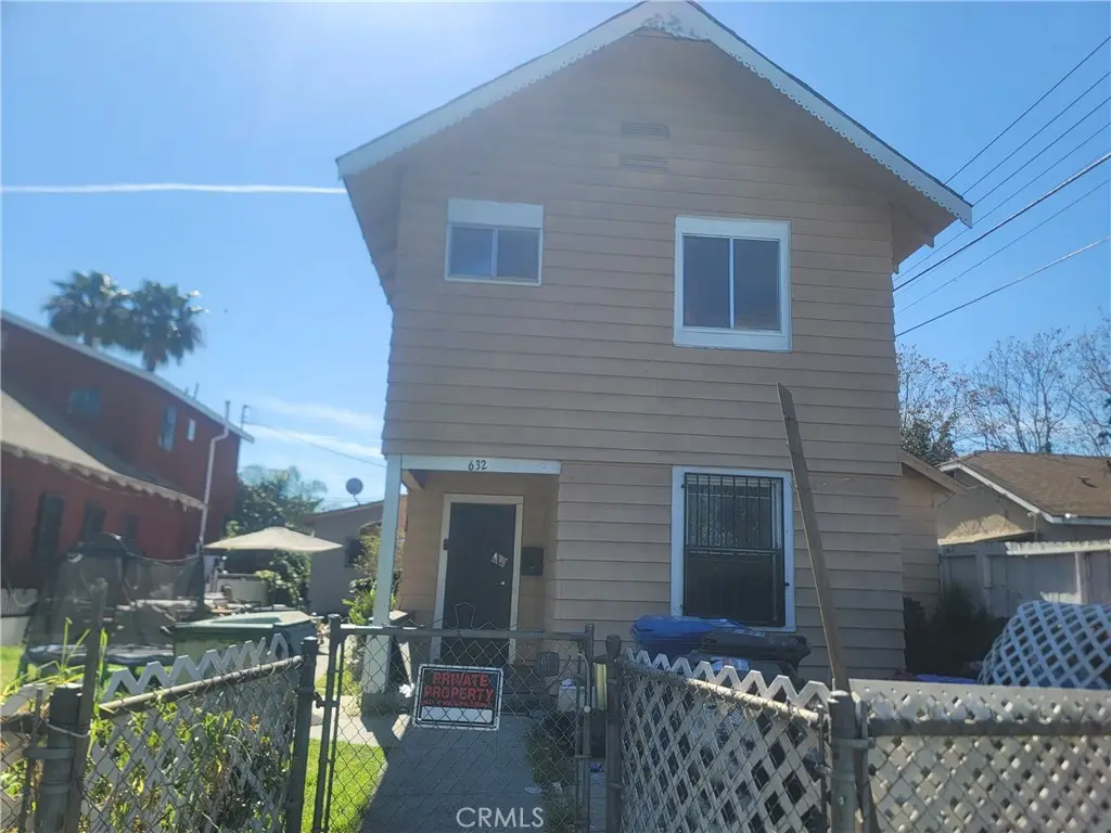 Duplex for sale at 632 E 45th, Los Angeles, CA featuring 7 beds and 3 baths