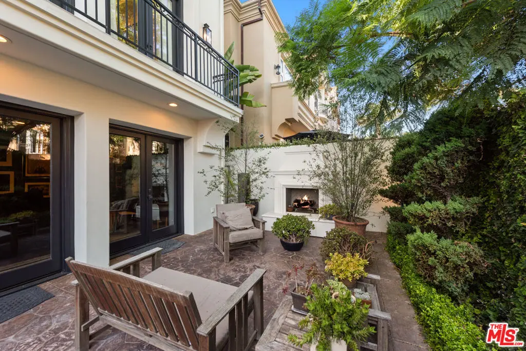 123 Channel Pointe Mall, Marina Del Rey, CA — listing photo 1