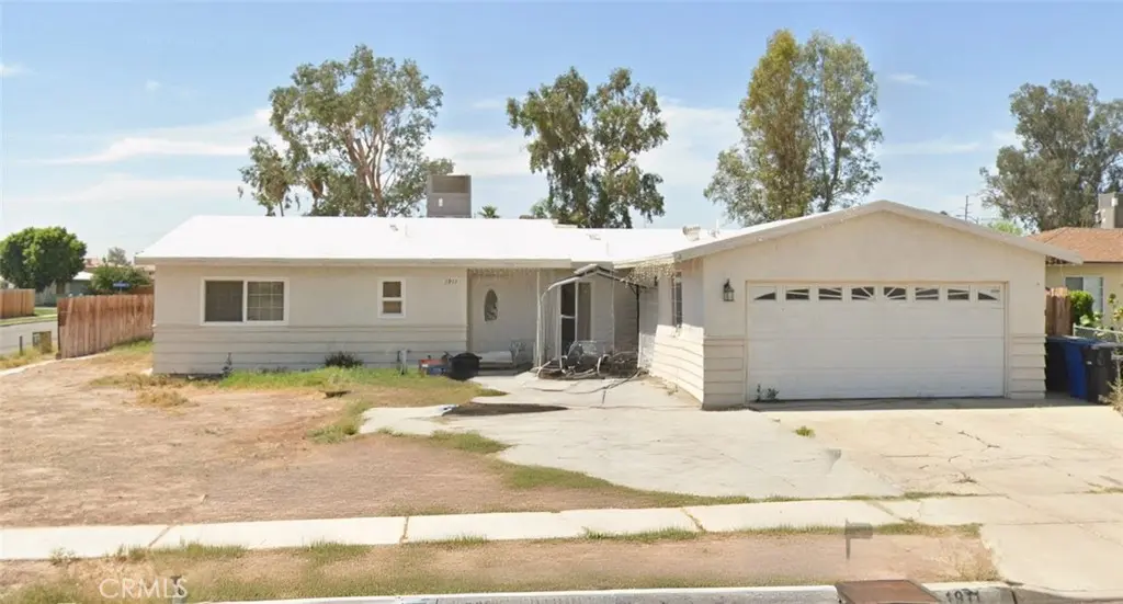 1911 Smoketree, El Centro, CA — listing photo 1