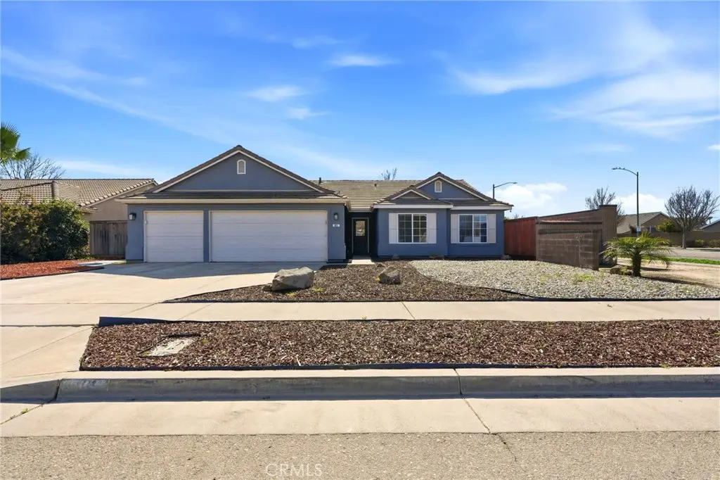 Single Family Residence for sale at 865 Avalon Drive, Lemoore, CA featuring 5 beds and 2 baths