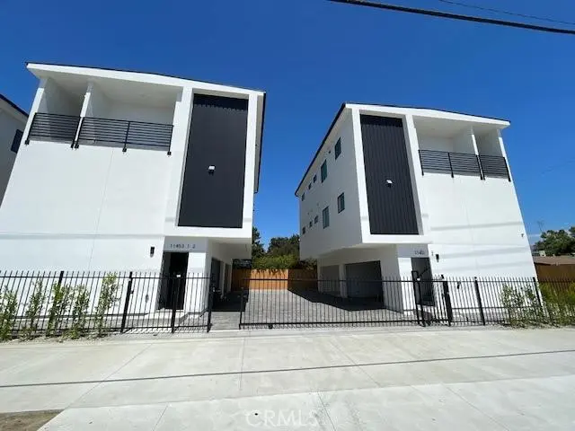 11451 Victory Boulevard 2, North Hollywood, CA — listing photo 1