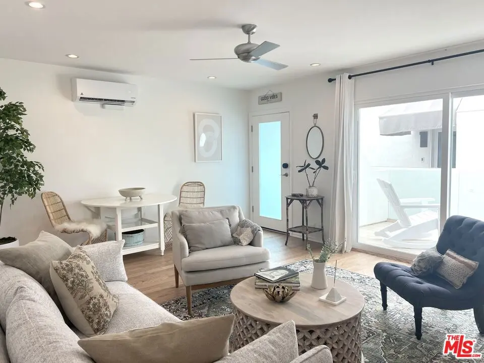Residential Lease for rent at 25366 Malibu Road 2, Malibu, Los Angeles County, CA featuring 1 bed and 1 bath