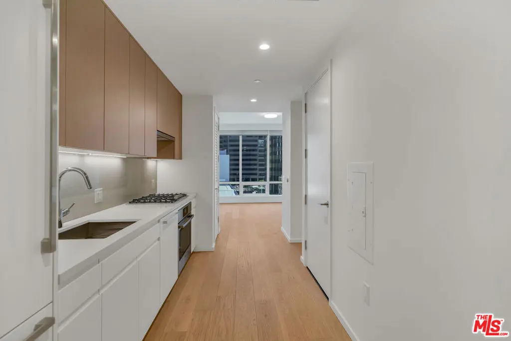 Condominium for sale at 877 Francisco Street 1121, Los Angeles, CA and 1 bath