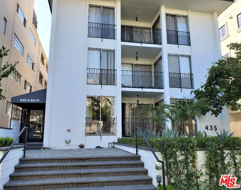 Condominium for rent at 435 N PALM Drive 202, Beverly Hills, CA featuring 1 bed and 2 baths