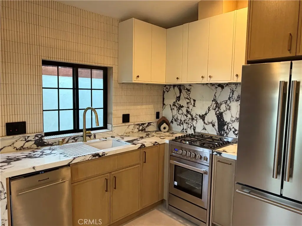 6632 Fulton Avenue, Valley Glen, CA — listing photo 1